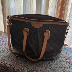 Authentic Louis Vuitton Hand bags excellent condition.
